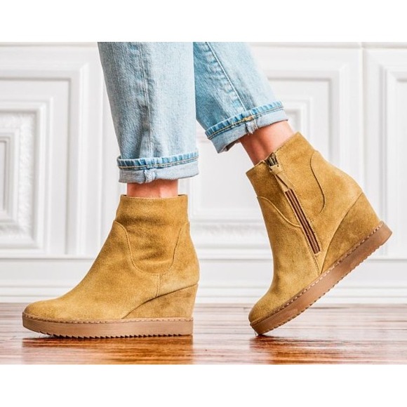 Sofft Aqua Waterproof Brown Suede Leather Wedge Ankle Booties Boots Women 10 NEW - Picture 1 of 6
